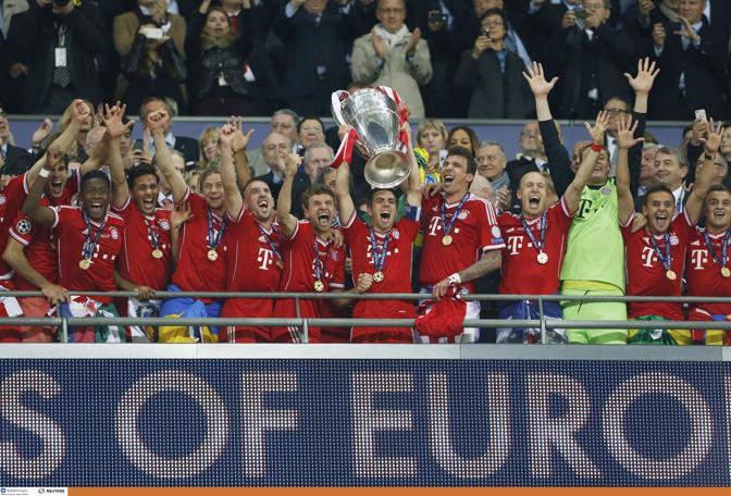Bayern campione d'Europa: capitan Lahm alza la Champions al cielo. Action Images